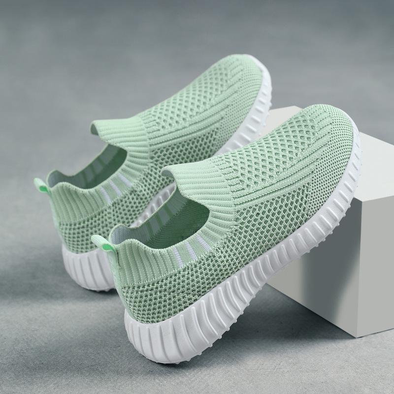 Boys' Breathable Mesh Slip-On Running Shoes - Spring/Autumn 2024
