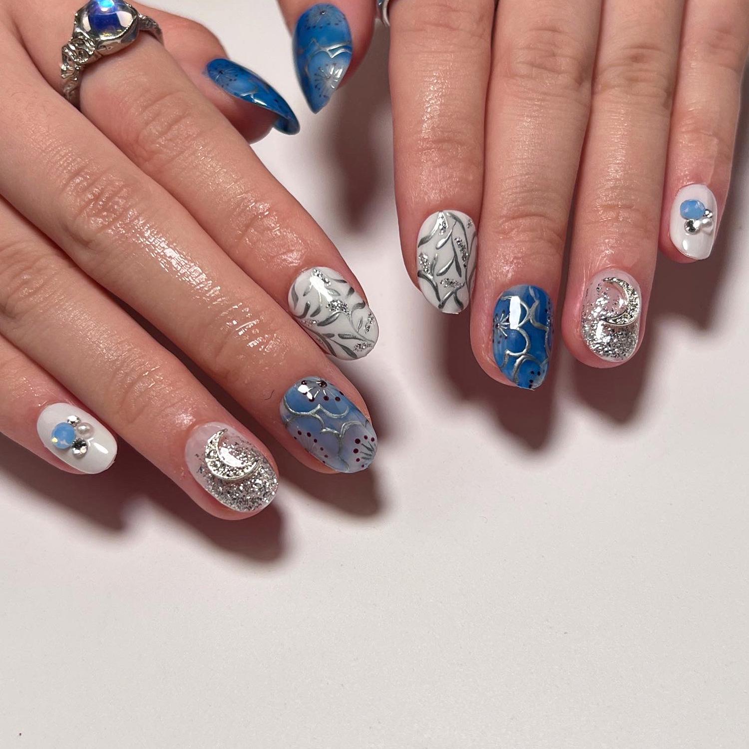 

Star & Moon Glitter False Nails: Short Round Manicure Stickers