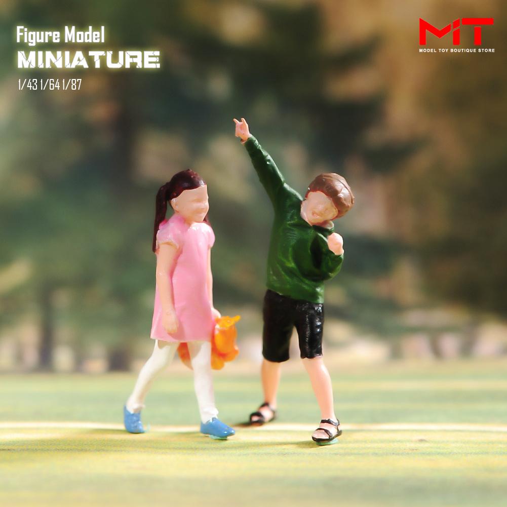 Miniaturfiguren 1/87 1/64 1/43 1/24 Verspielte Entzückende Mädchen Junge Kreative Szene Figur Requisiten Puppen Harz Diorama Modell Spielzeug Geschenk