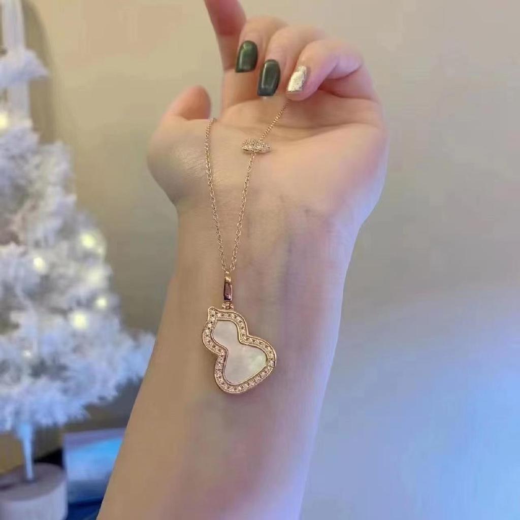 18k Rose Gold Black Agate Small Gourd Necklace for Women - Versatile, Fashionable Clavicle Chain