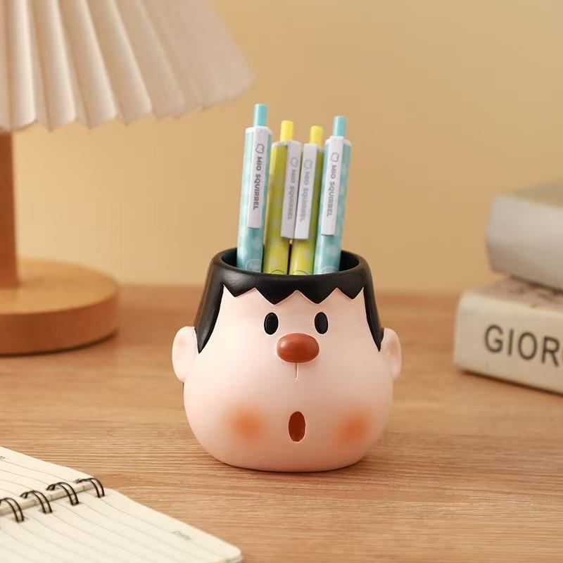 1 Stück Süßer Crayon Shin Chan Stiftehalter Make-up-Pinsel-Organizer Perfekt für Büro-Schreibtisch-Dekoration Kreative Aufbewahrung Stiftehalter