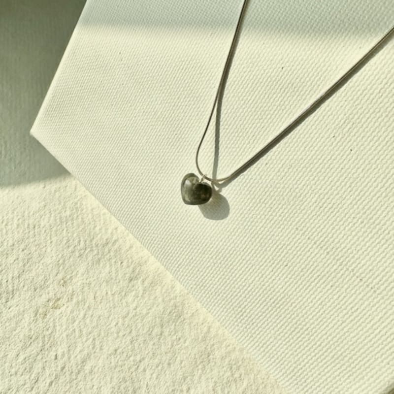 SUZURAN stoned heart neckalce_labradorite Labradorite heart stone necklace