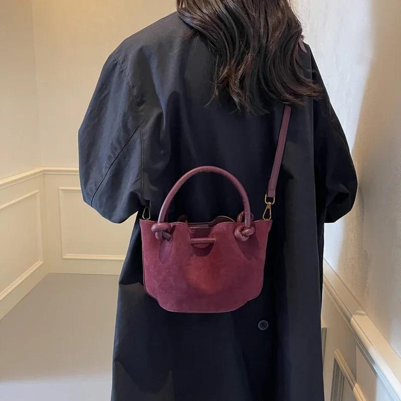Samt Einfache Hochwertige Damen Umhängetasche Einfarbig Vielseitige Mode Schultertasche Weiche Pendler Eimer Handtasche