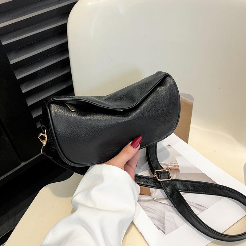 

Повседневная однотонная простая и легкая практичная универсальная портативная текстурная сумка-мессенджер на одно плечо под мышкой женская чёрный