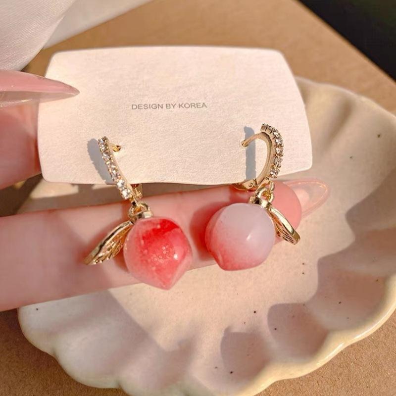 Simple high-end design niche temperament stud earrings women's light luxury fashion personalized earrings exquisite versatile sweet cool earrings