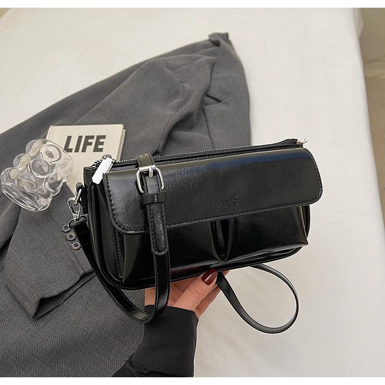 

Сумка премиум-текстуры маленькая женская 2025 новая ретро простая универсальная сумка-багет нишевая модная на плечо через плечо чёрный