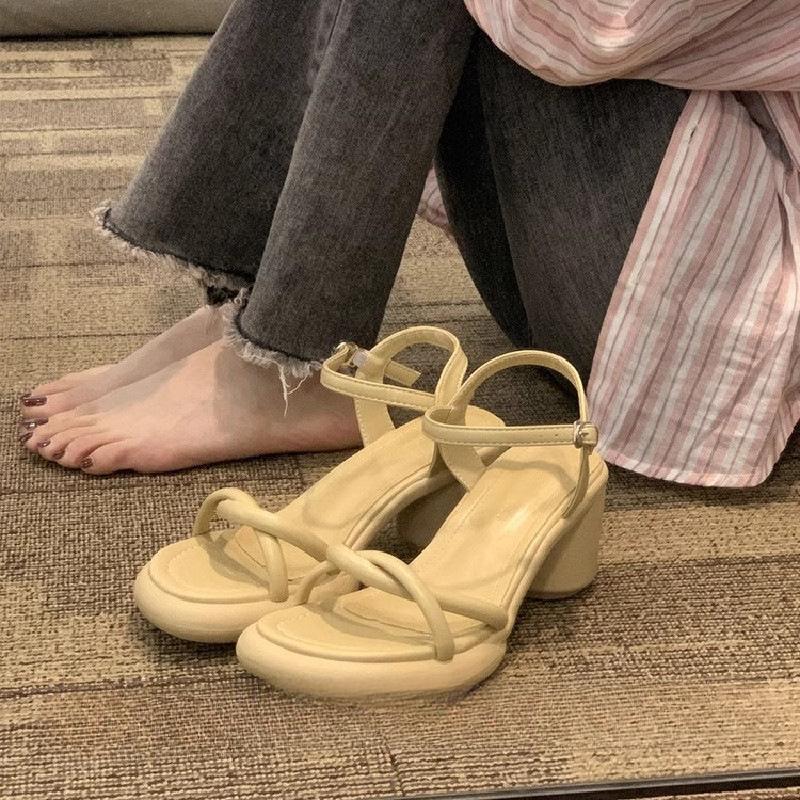 

French high-heeled sandals women s 2025 new summer fashion with skirt thick heel Roman beautiful word with high heels 35 жёлтый