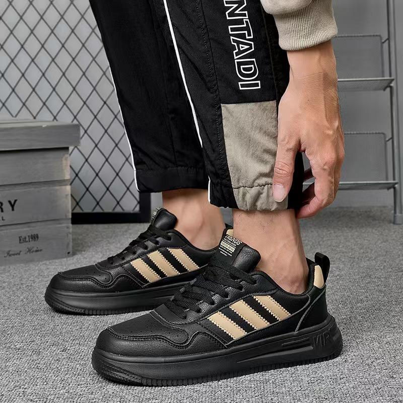 

2025 new board shoes men s shoes autumn new leather waterproof wear-resistant little white shoes lightweight and versatile casual sports shoes 44