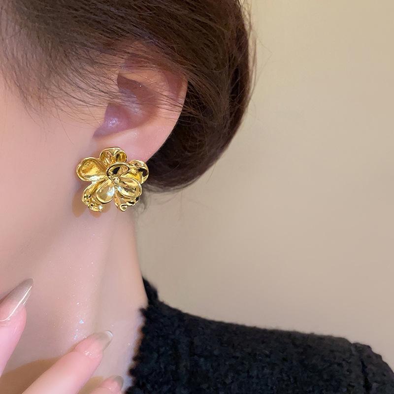 Exaggerated Metal Flower Earrings New Elegant Smooth Flower Stud Earrings For Women Girls Fashion Party Jewelry Gifts