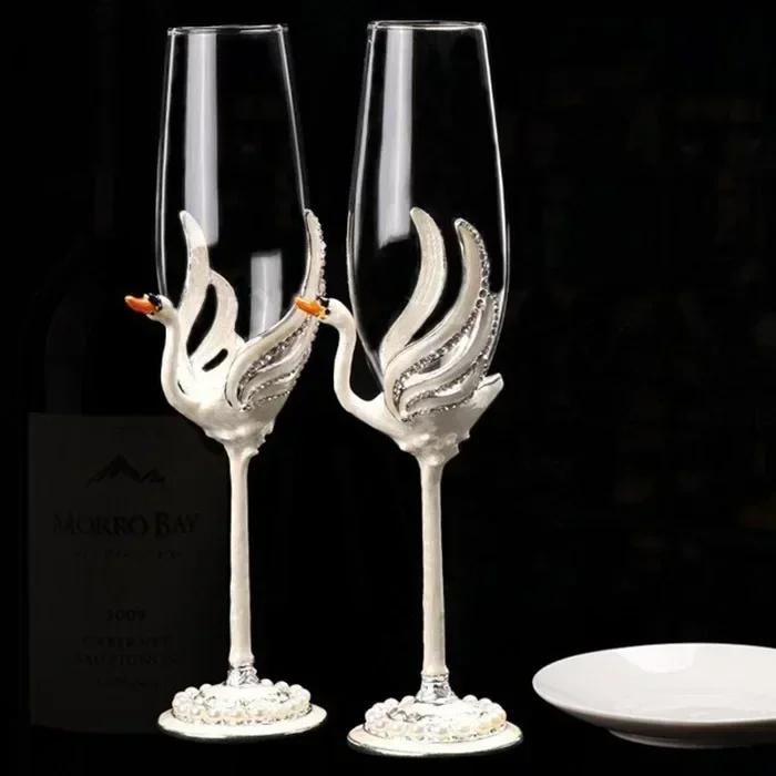 High Foot Crystal Champagne Cup 2 Sets of High-end Creative Red Wine Glasses for Household Wine Sets Couple Wedding Gift Box