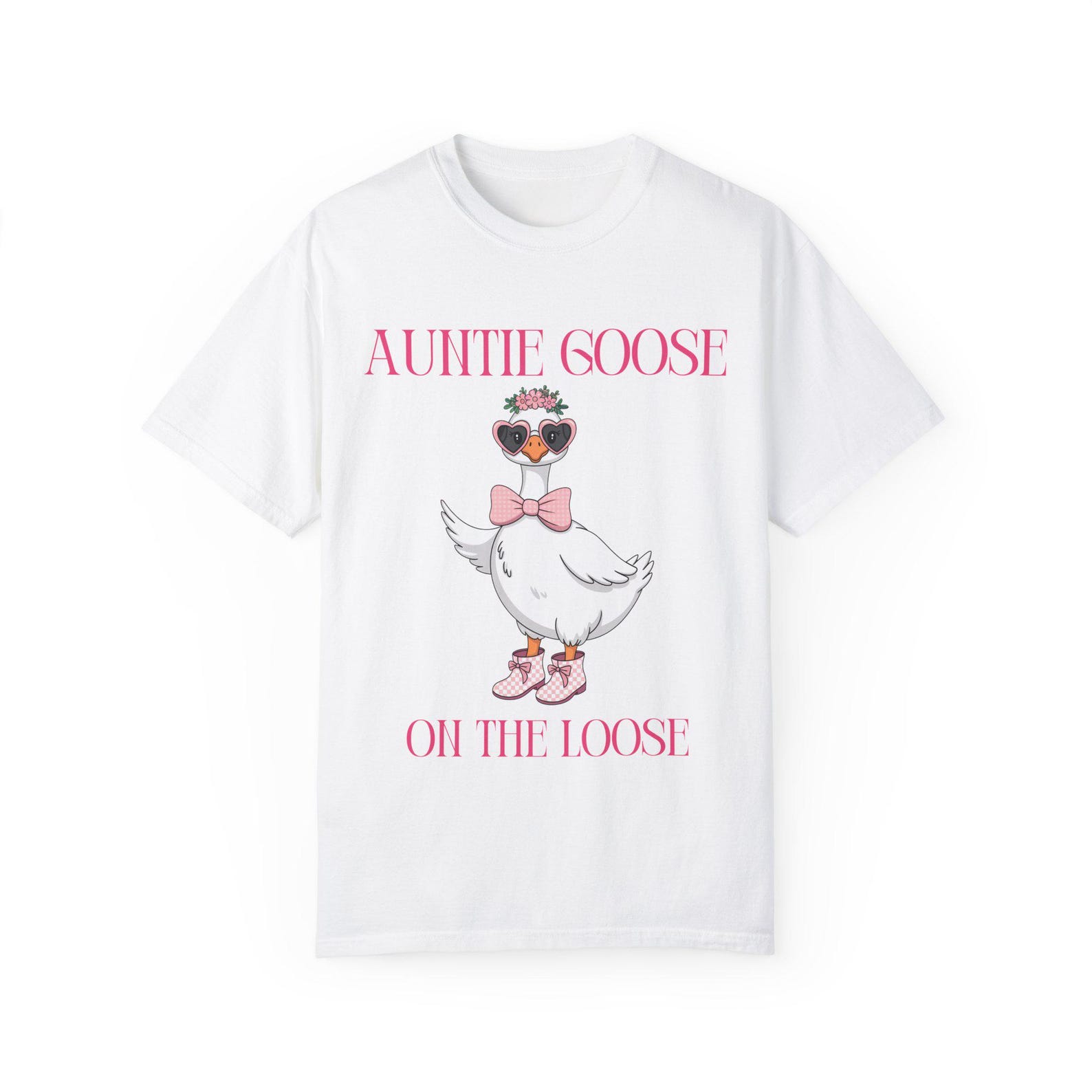 Auntie Goose Graphic T-Shirt, Playful Gift for Aunt, Fun Family Gatherings Tee, Mother s Day Gift, Quirky Aunt Fashion Top, silly aunt gift. S