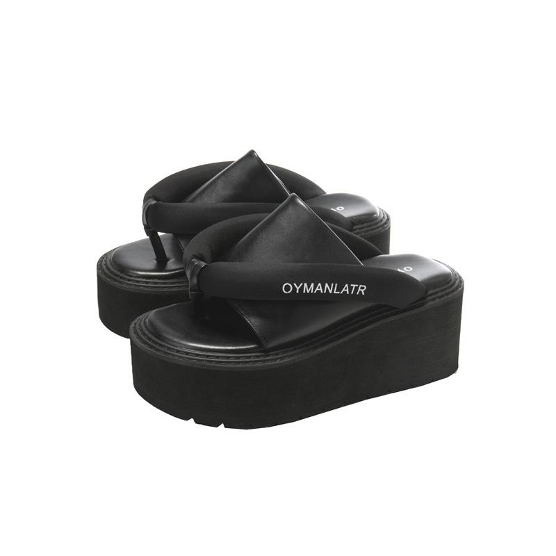 [Spot] Wang Feifei has the same thick-bottomed muffin flip-flops, leather sports foot pinch, non-slip, simple outer slippers.