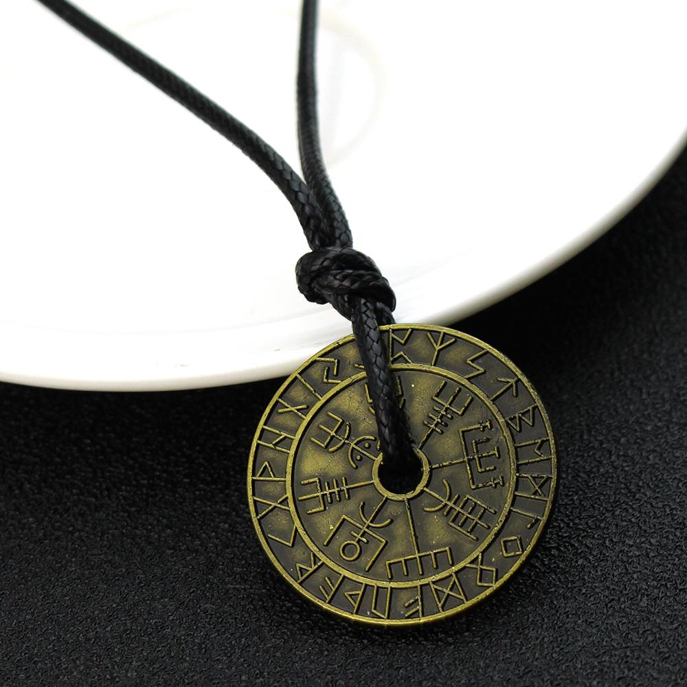 Men's Vintage Viking Rune Compass Pendant Necklace High Quality Metal Pagan Amulet for Men Accessories Necklace