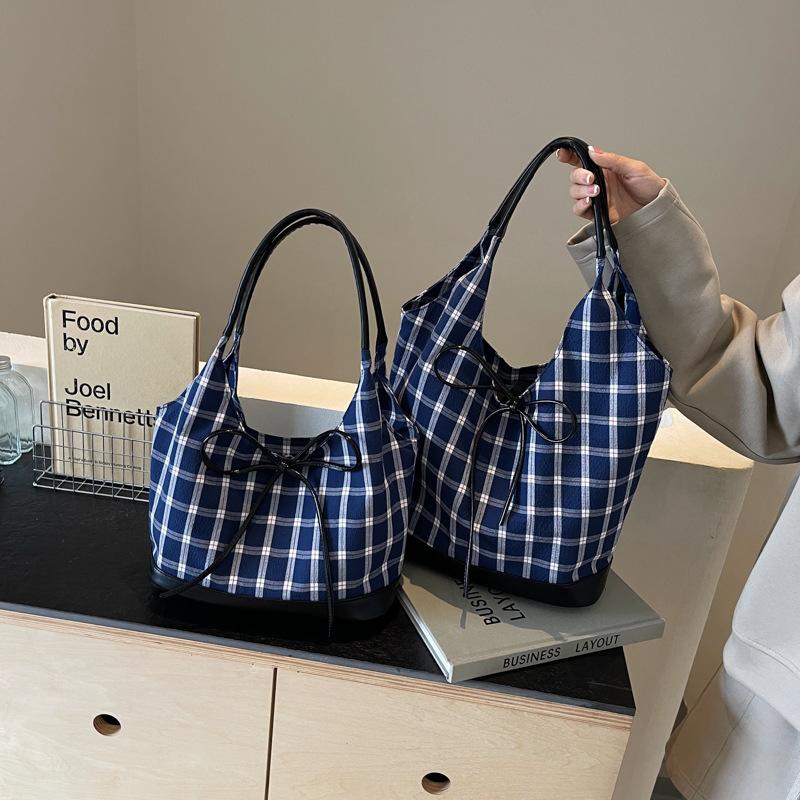 Nylon Plaid Large-capacity Bag Women's 2024 Summer New Shoulder Underarm Bag Versatile Commuter Portable Bucket Bag