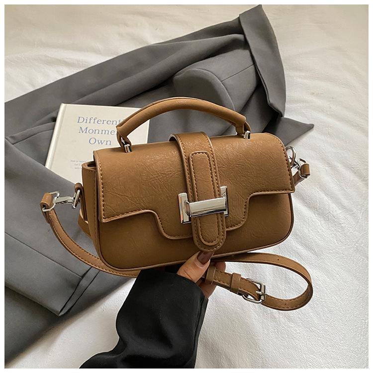 

Korean version ins style fashion small square bag women s 2025 autumn new personalized shoulder bag casual simple fashion bag коричневый