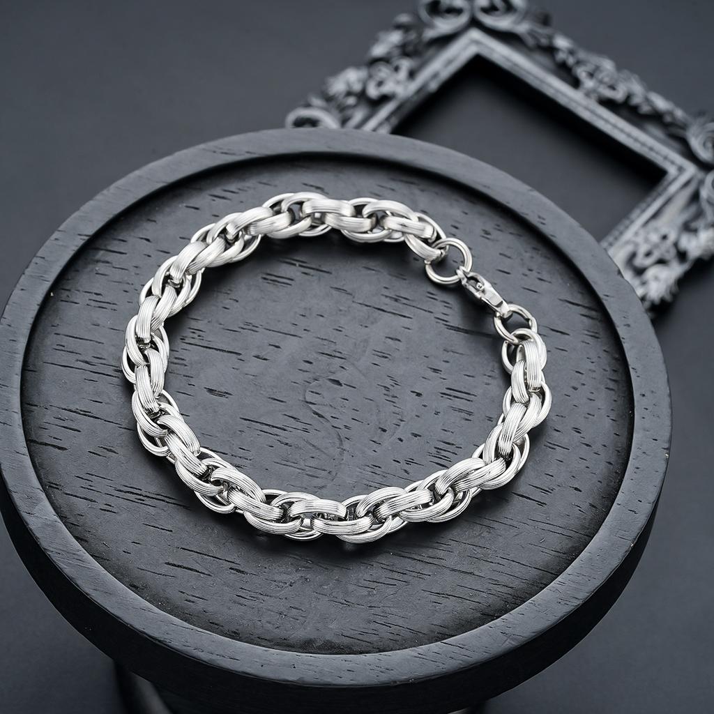 Fine-textured titanium steel bracelet for men, simple and stylish twisted chain, high-end versatile personalized design, women's hand accessory