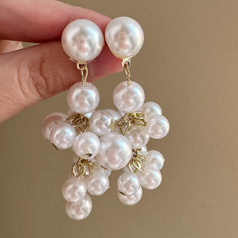 Luxury High-End Temperament Winter Earrings 2026 Minimalist Super Fairy Beaded Fringe Atmospheric Versatile Fashion Studs