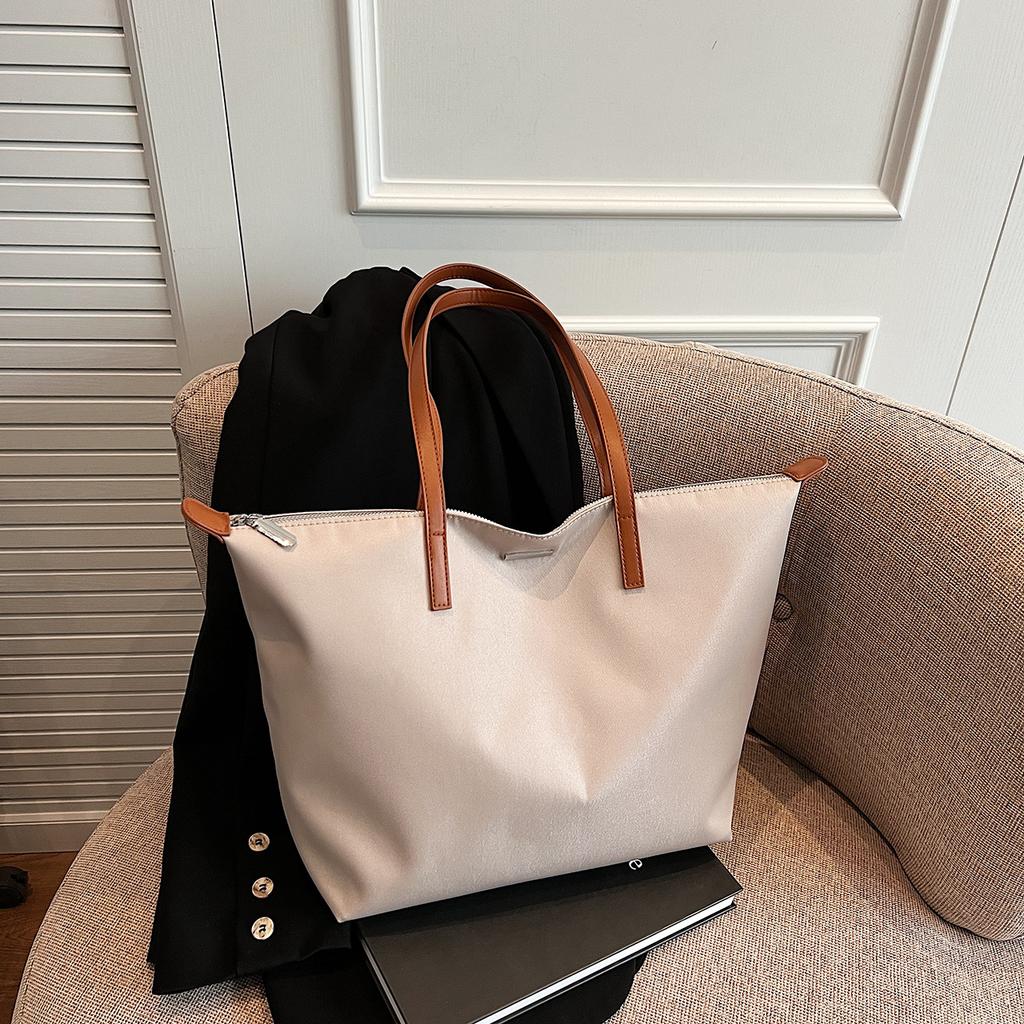 Spring New Fashion Shoulder Bag Casual Large Capacity Armpit Bag Commuting Versatile Trend Tote Bag