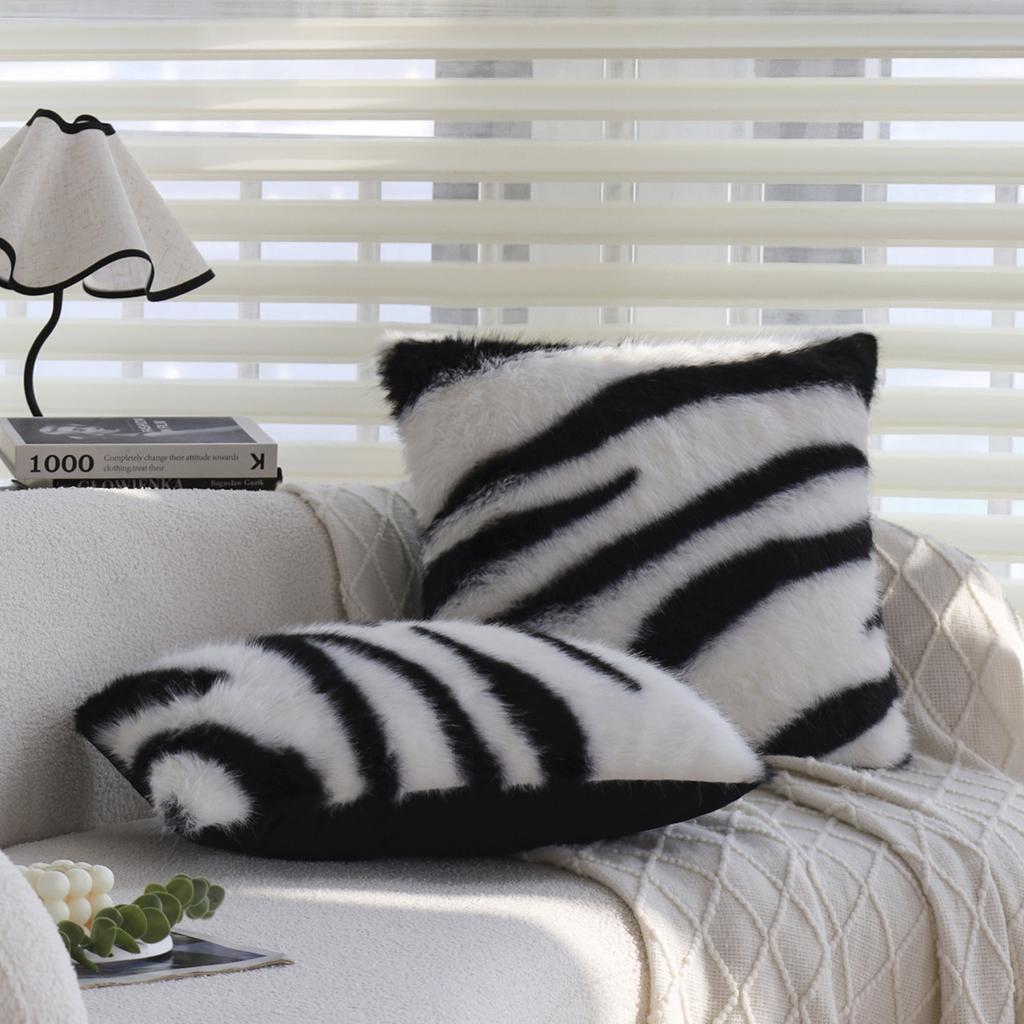 Poduszka w nowoczesnym prostym stylu Czarno-biała geometryczna pluszowa poduszka na sofę do salonu Poduszka na łóżko bez wypełnienia