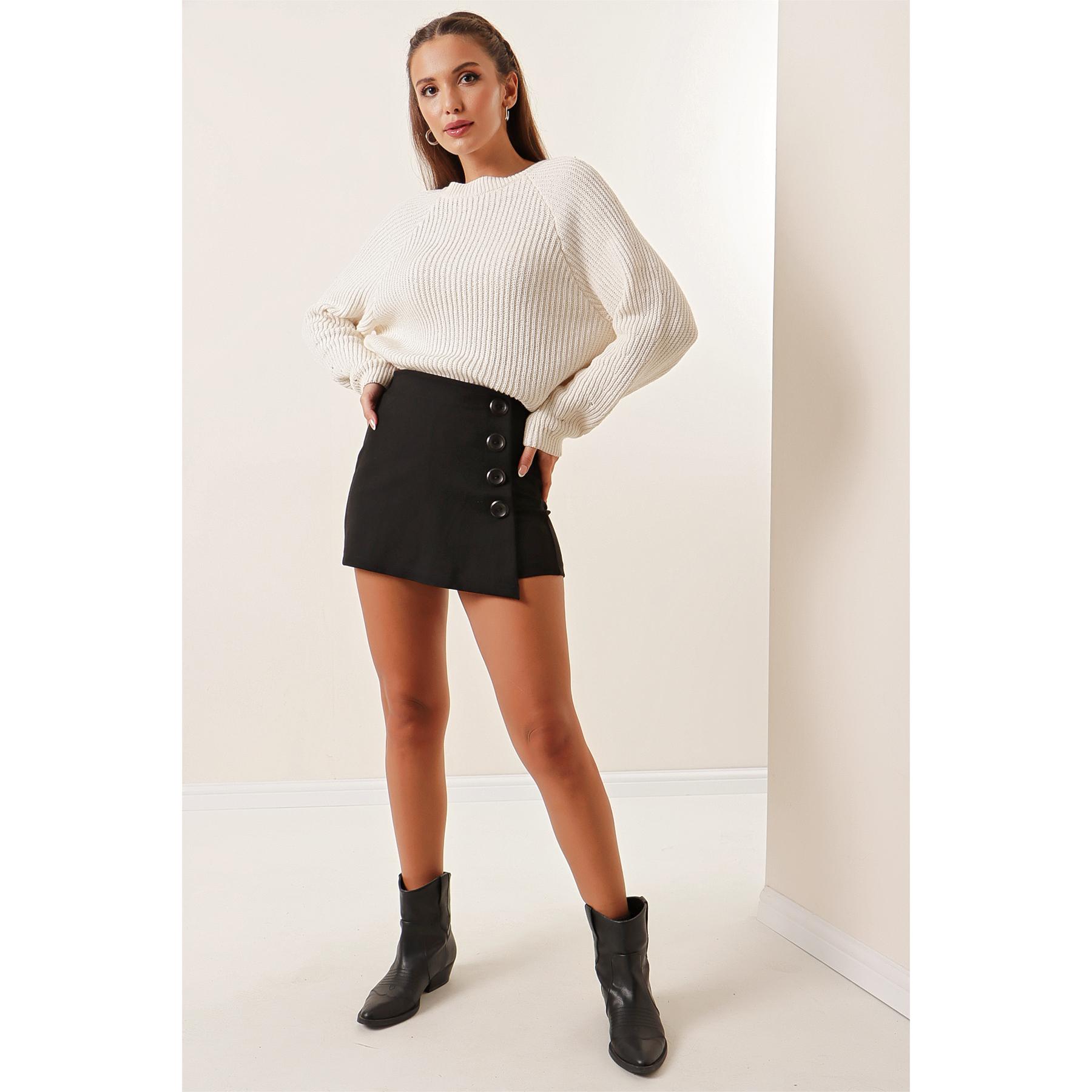 

Короткая юбка с пуговицами