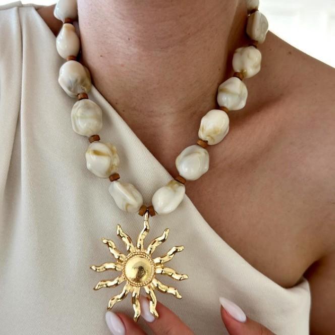 Resin Sunflower Pendant Necklace With Geometric Chain For Casual Summer Wear