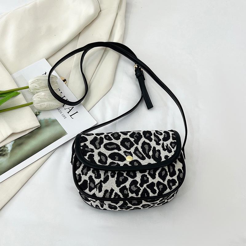 Niche Printed Retro Women's Bag New Fashion Versatile Casual Shoulder Crossbody High-end Fashion Saddle Bag