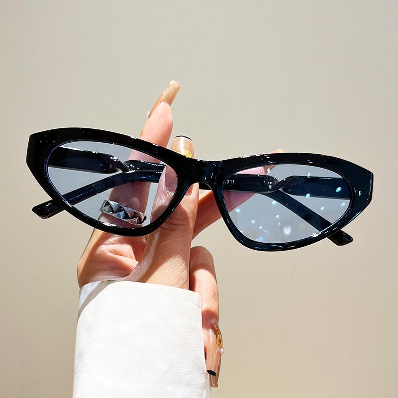 Fashion Vintage Cat Eye Sunglasses Women Men Trendy Punk Luxury Designer Retro Pink Bent Shade Small Frame