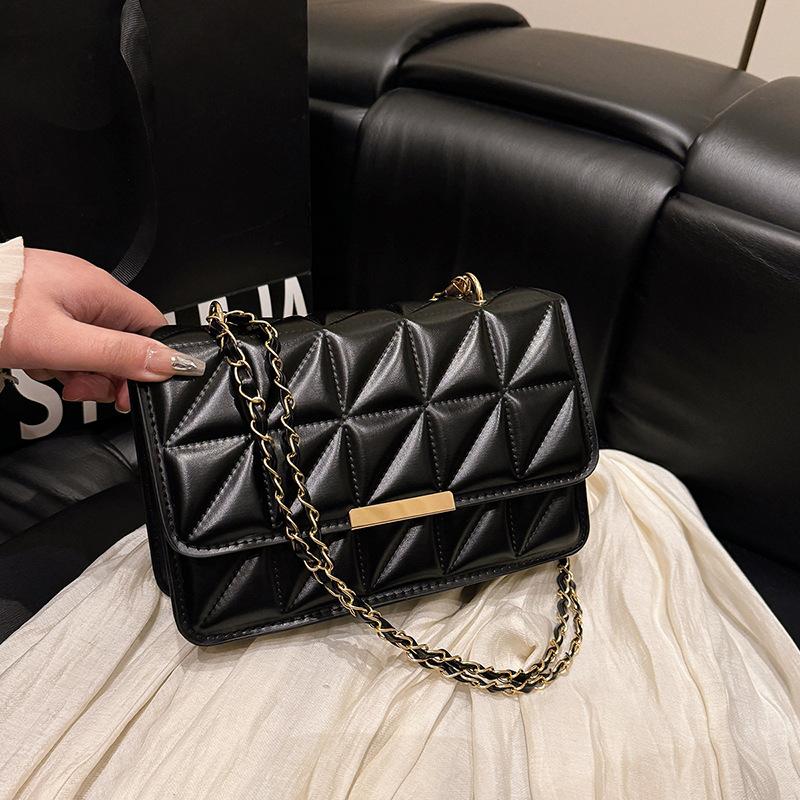 

Temperament simple solid color shoulder messenger bag chain bag spring and summer new small square bag niche high sense чёрный