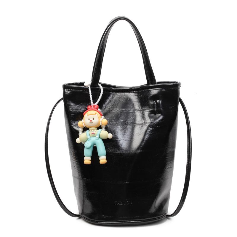 This Year's Popular Portable Bucket Bag Women's 2025 Summer New Simple Foreign Commuter Shoulder Bag Fashion Messenger Bag