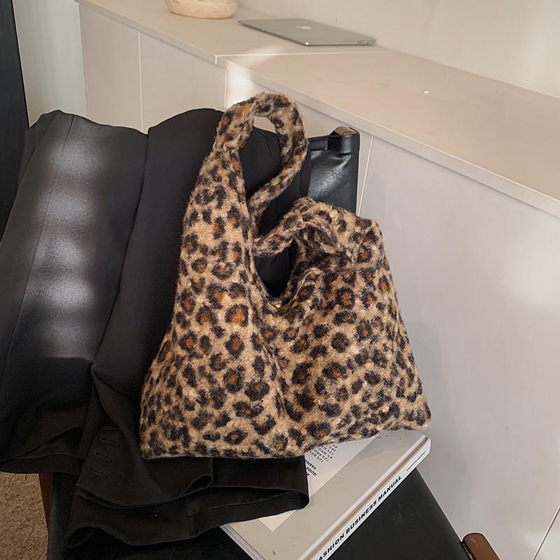 

Oversized Leopard Chic Print Shoulder Bag Perfect For Everyday Casual Style Street хаки