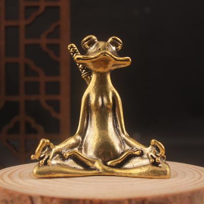 Ottone Retro Rana Maestro Che Porta Una Spada Statuetta Piccola Ornamento Fortunato per Scrivania Statuine Animali Accessori Decorazione Casa Regali