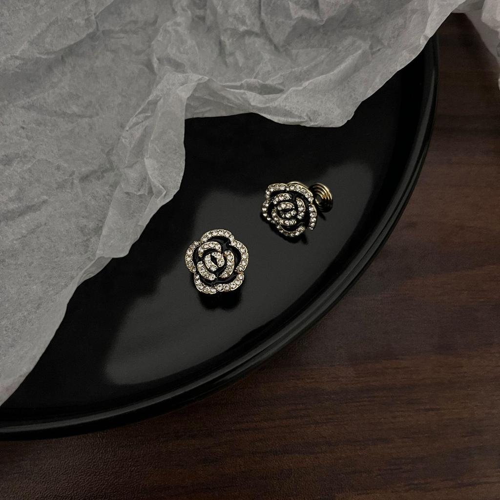 Pearl Mosquito Coil Disc Ear Clips: No-Pierce, Elegant French-Style Earrings for Women