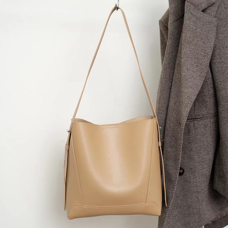 Bucket Bag for Women Large Capacity Genuine Leather Bag 2025 New Model Single Shoulder Crossbody Bag Versatile Commuter Tote High-end Niche