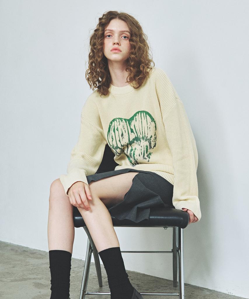 KNITTED Vintage Heart Round Knit Oatmeal
