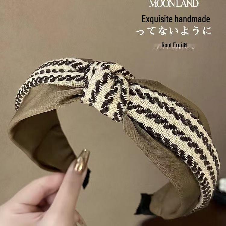 Luxurious Wide-Brimmed Headband for Women - Top Knot Design, Perfect for Autumn/Winter
