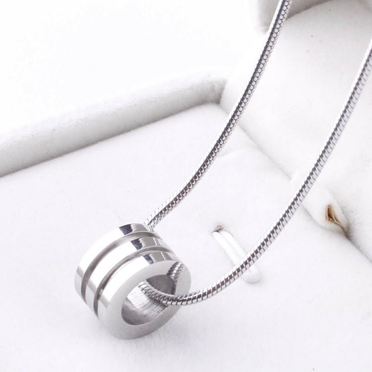 Simple Temperament Men's Pendant Necklace Does Not Fade Trendy Neutral Women's Collarbone High-grade Snake Bone Chain Accessories 2026