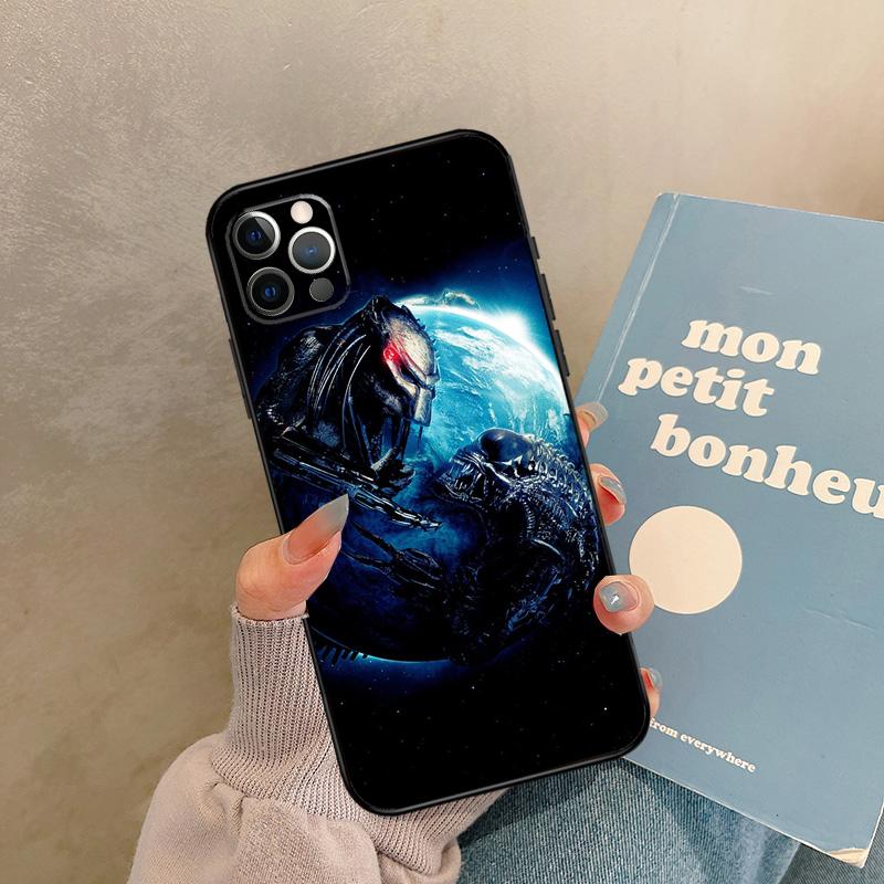 

Alien Vs Predator Case For iPhone 17 Air 15 14 13 12 11 16 Pro Max 13 mini XR 15 16 Plus 16e Back Cover Shell iPhone 15 Plus