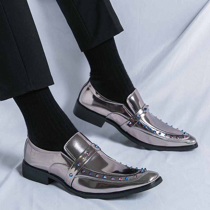 Britain Men's Pointed Black Gold Rivet Casual Dress Homecoming Shoes Rock Punk Loafers Formal Wedding Footwear Zapatos Hombre