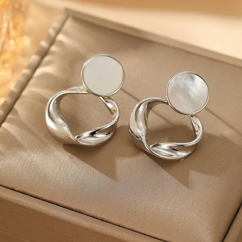 

Серьги-кольца с металлическим крученым кольцом, женские дизайнерские серьги-гвоздики Sense Temperament Versatile, персонализированные модные серьги 18K серебряный