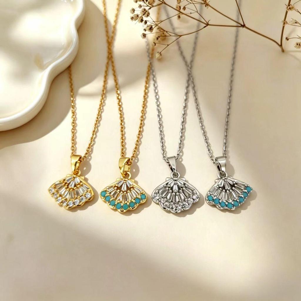 Elegant Zircon-Inlaid Fan Necklace: Luxury Women’s Versatile Clavicle Chain