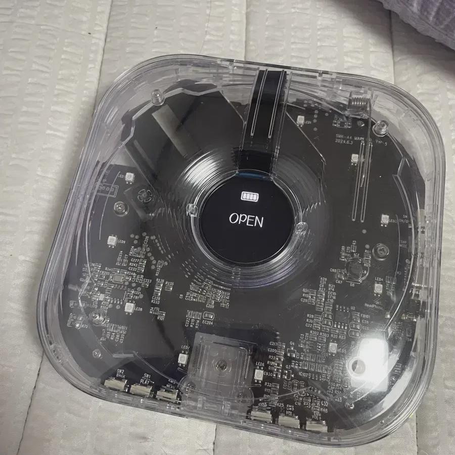 

Я продаю неисправный CD-проигрыватель Aespa