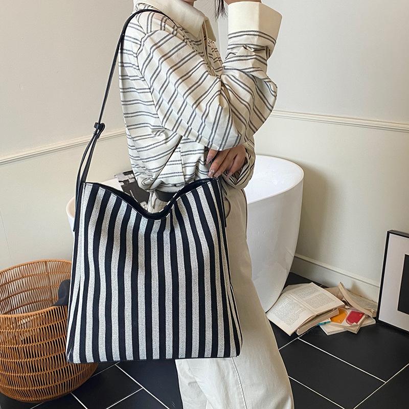 Canvas Bag Women's New Fashion Commuter Armpit Bag Fashionable Large Capacity Shoulder Bag