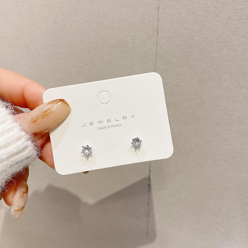 

Silver needle super flash zircon small stud earrings female Japan and Korea simple temperament earrings Internet celebrity fashion personality trendy