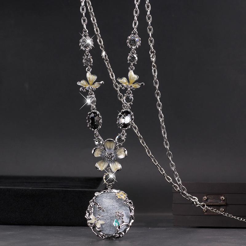 

Luxurious Alloy Crystal Necklace With Unique Flower Shape For Chic Fall Winter Wear Main Gray