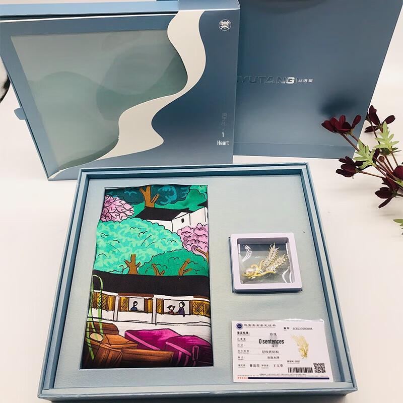 

SIYUTANG Silk Scarf and Pearl Brooch Gift Set