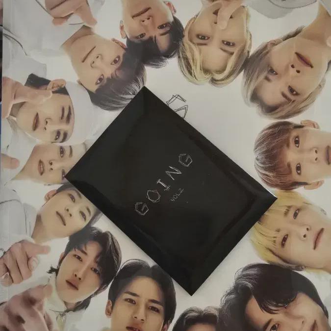 

Going Seventeen 2 Version Magazine With Photo Card Unopened