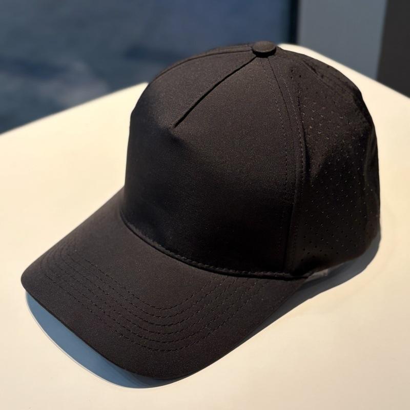 Gorra Snapback Impermeable de Poliéster en Blanco con Logo Agujero Perforado Cortado a Láser 5 Paneles Secado Rápido Gorra Trucker Unisex