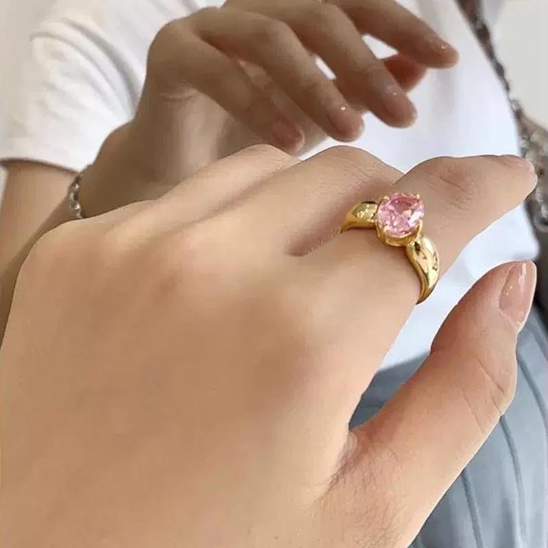 Huitan Luxury Pink Cubic Zirconia Women Rings Newly Trendy Elegant Gold Color Rings Temperament All-matching Lady Party Jewelry
