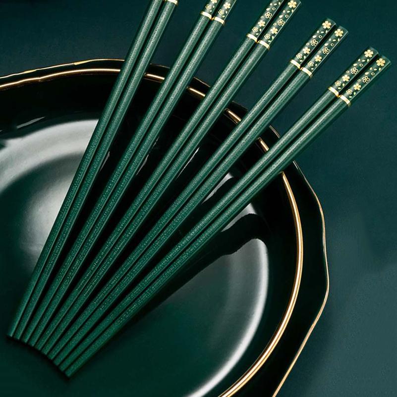 Sada 5 párů hůlek Family Pointy Alloy Sada protiskluzového nádobí Japonské hůlky Kuchyňské nástroje na vaření