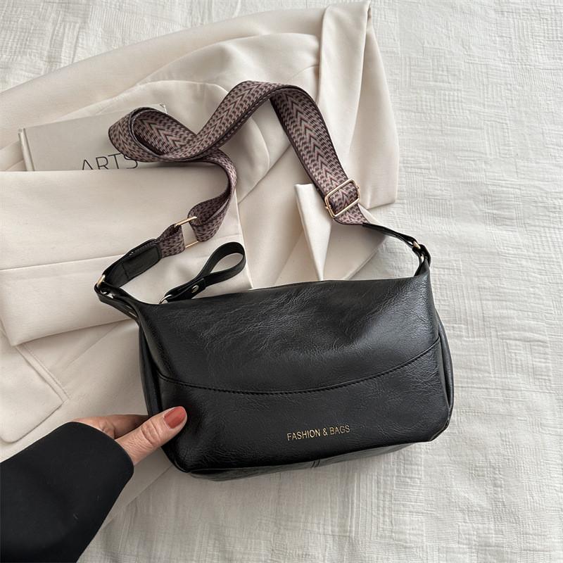 Chic Medium Sized Dumpling Bag Versatile Pu Shoulder Bag For Fashion Forward Women